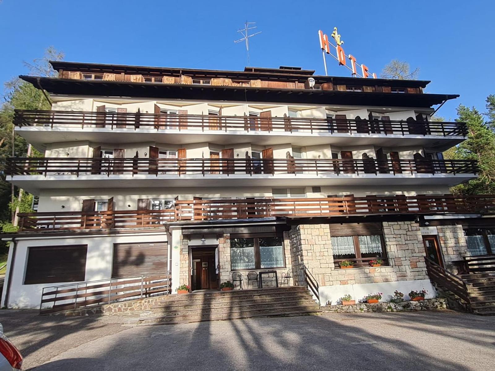 Hostel Il Pirata Cavareno Eksteriør bilde